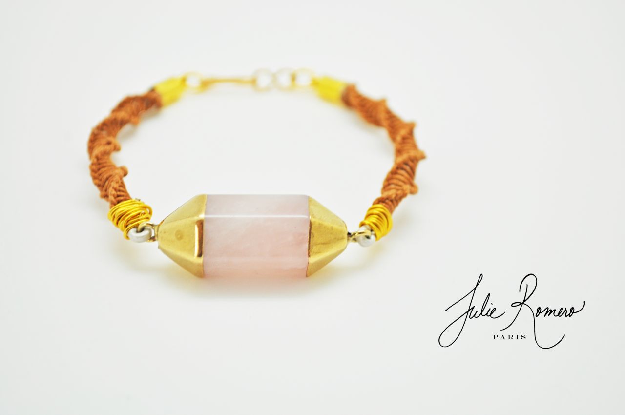 Bracelet macramé avec intercalaire quartz rose : Etape 10 Bracelet macramé avec intercalaire quartz rose : Etape 10