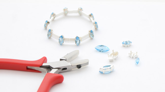 sertir des cabochons griffes