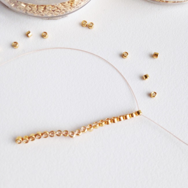 Broche en perles Miyuki motif tipi par Rose Moustache : Etape 5 Broche en perles Miyuki motif tipi par Rose Moustache : Etape 5