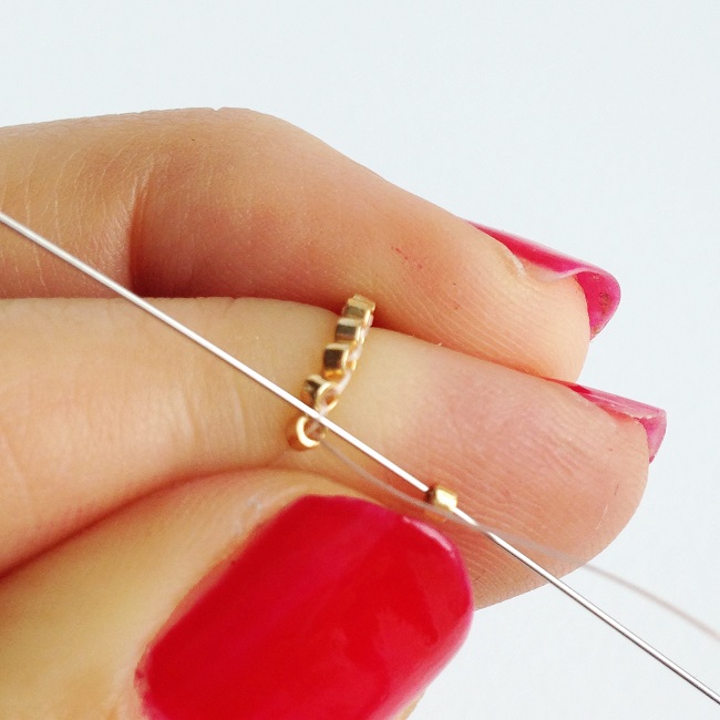 Broche en perles Miyuki motif tipi par Rose Moustache : Etape 6 Broche en perles Miyuki motif tipi par Rose Moustache : Etape 6