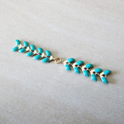 Bracelet coquillage chaîne épis et pompon : Etape 1