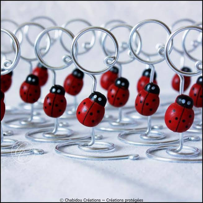 Marque-places et autres décorations de mariage en fil aluminium