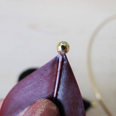 Collier Plastron Rétro PureCrystal et plumes : Etape 1 Collier Plastron Rétro PureCrystal et plumes : Etape 1