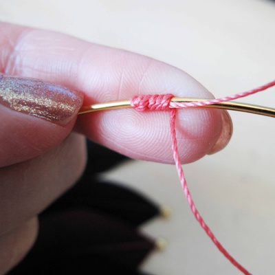 Collier Plastron Rétro PureCrystal et plumes : Etape 2 Collier Plastron Rétro PureCrystal et plumes : Etape 2