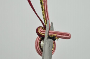 Boucles d'oreilles rouges en soutache avec cabochon rivoli PureCrystal : Etape 8