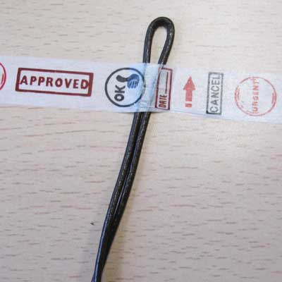 Bracelet Tressage épis Lacet en daim et Cordon en cuir : Etape 1 Bracelet Tressage épis Lacet en daim et Cordon en cuir : Etape 1