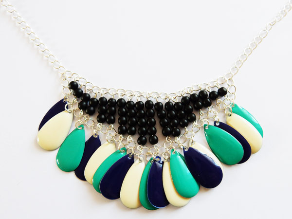 Collier_Sequins_Gouttes_email_epoxy_et_Perles_rondes-14