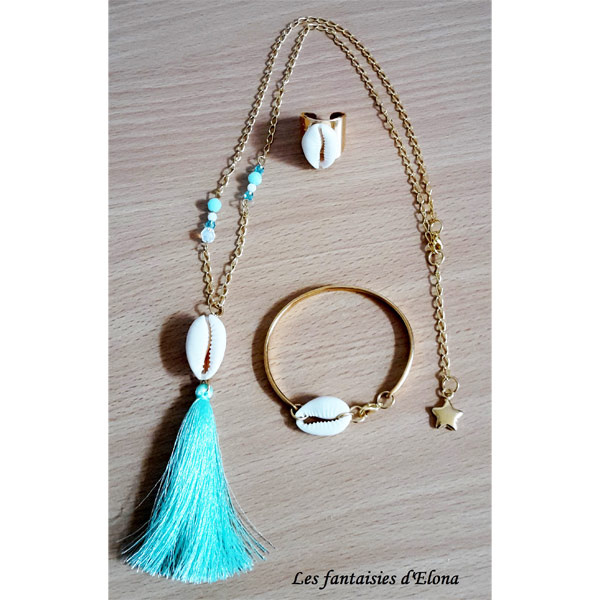 Parure Collier Bague et Bracelet Coquillages et pompon Parure Collier Bague et Bracelet Coquillages et pompon