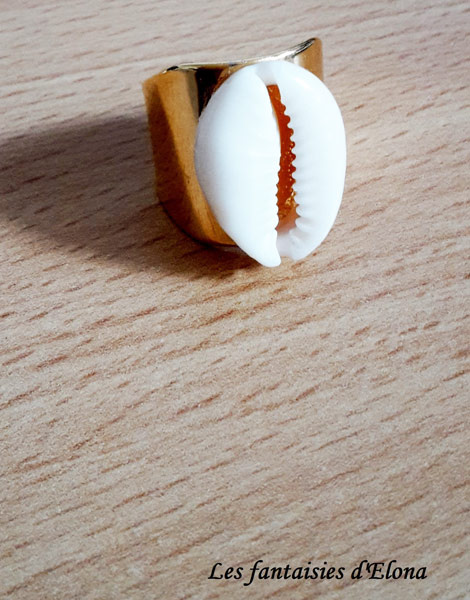 Parure Collier Bague et Bracelet Coquillages et pompon : Etape 1