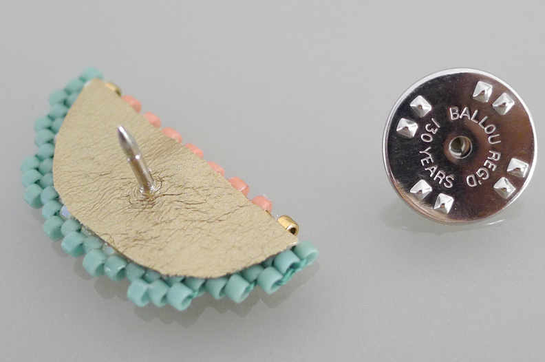 Assortiment de Pin's tranches de fruits en tissage de perles Miyuki : Etape 10 Assortiment de Pin's tranches de fruits en tissage de perles Miyuki : Etape 10