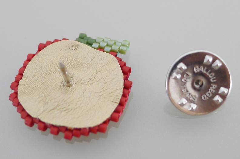 Assortiment de Pin's tranches de fruits en tissage de perles Miyuki : Etape 4 Assortiment de Pin's tranches de fruits en tissage de perles Miyuki : Etape 4