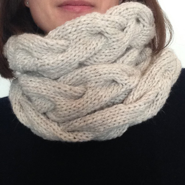 tricoter un snood avec torsades