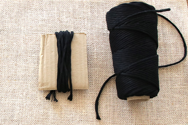 Bijou de sac porte clefs avec perles gemmes et pompon : Etape 2 Bijou de sac porte clefs avec perles gemmes et pompon : Etape 2