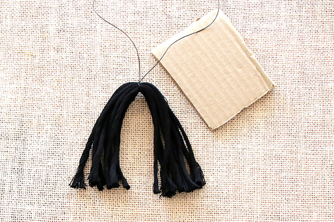 Bijou de sac porte clefs avec perles gemmes et pompon : Etape 4 Bijou de sac porte clefs avec perles gemmes et pompon : Etape 4