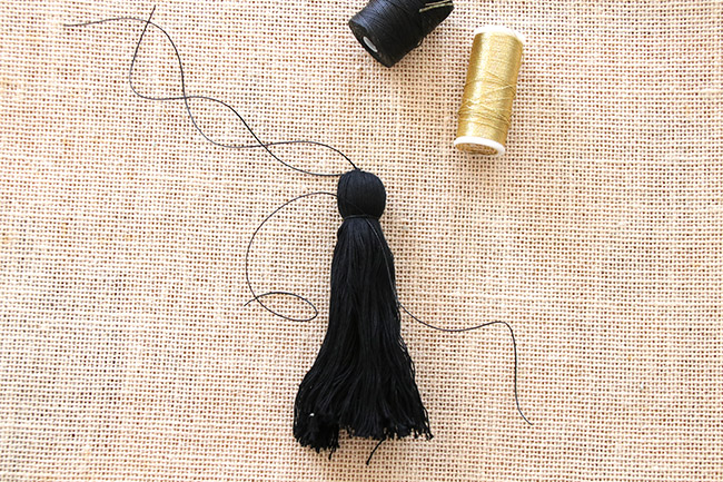 Bijou de sac porte clefs avec perles gemmes et pompon : Etape 6 Bijou de sac porte clefs avec perles gemmes et pompon : Etape 6