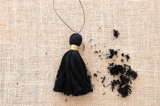 Bijou de sac porte clefs avec perles gemmes et pompon : Etape 7 Bijou de sac porte clefs avec perles gemmes et pompon : Etape 7