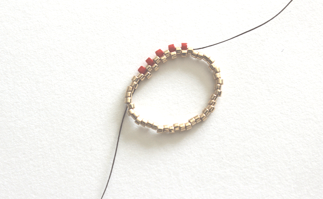 DIY Bague en tissage peyote circulaire avec perles Miyuki Délicas 11/0 : Etape 2