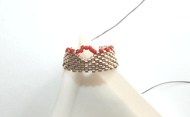 DIY Bague en tissage peyote circulaire avec perles Miyuki Délicas 11/0 : Etape 7