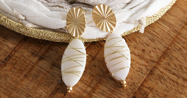DIY Boucles d'oreilles pendantes nacrées et wire wrapping