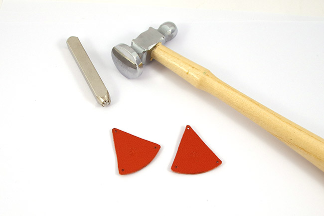 Boucles d'oreilles en cuir et perles en verre : Etape 4