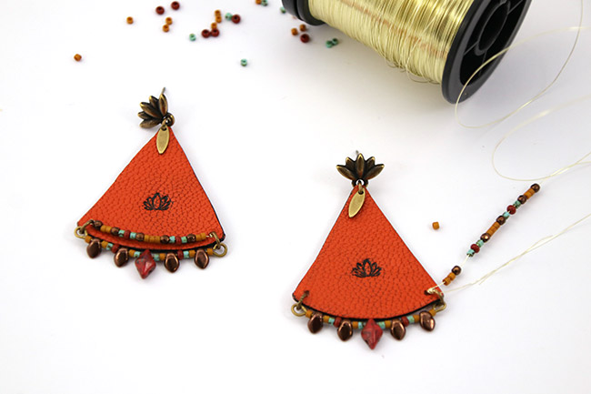 Boucles d'oreilles en cuir et perles en verre : Etape 9