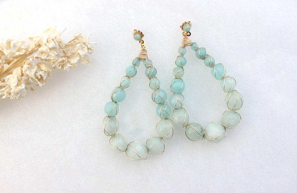 Tutoriel boucles d’oreilles dorées et pierres gemmes