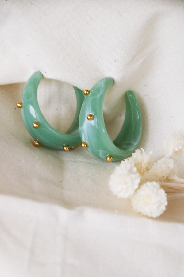 Schéma Boucles d'oreilles créoles larges avec des petites boules dorées