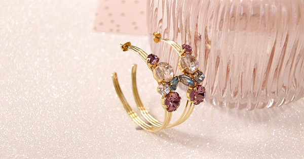 Schéma Créoles avec cristaux Swarovski fixation résine UV Schéma Créoles avec cristaux Swarovski fixation résine UV