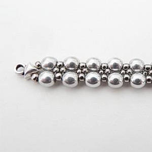 Etape 20 - Bracelet v&eacute;nus perles en verre Arcos et cabochon par Puca