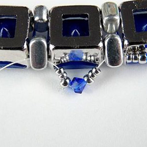 Bracelet Eléonore en perles PureCrystal et perles en verre par Puca® : Etape 11