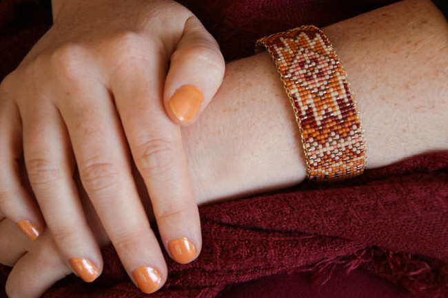 Tutoriel Bracelet manchette en perles miyuki couleurs briques : Etape 10 Tutoriel Bracelet manchette en perles miyuki couleurs briques : Etape 10