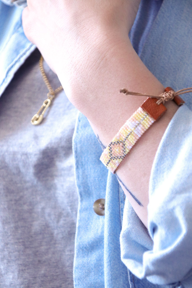 Schéma Bracelet tissage de perles Miyuki avec fermoir en cuir et noeud coulissant Schéma Bracelet tissage de perles Miyuki avec fermoir en cuir et noeud coulissant