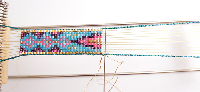 Bracelet tissage Miyuki et fils brillants pierre Améthyste : Etape 3