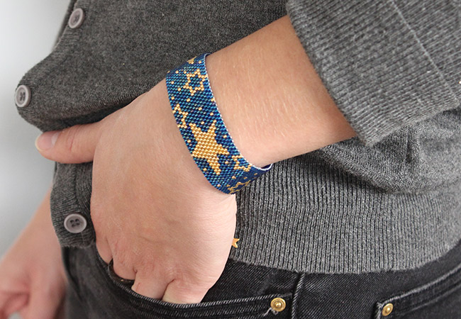 Pulsera DIY tejido de motivo estrella azul noche y oro - Perles Co