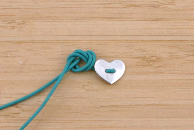 DIY Bracelet wrap deux tours multicolore pour enfant : Etape 1 DIY Bracelet wrap deux tours multicolore pour enfant : Etape 1