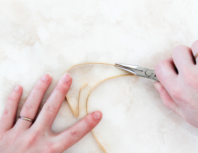 DIY Broche toucan en résine avec du fil d'aluminium plat : Etape 1