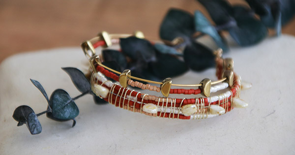 Schéma Bracelet multirang avec du fil mémoire et des perles miyuki delicas terracotta