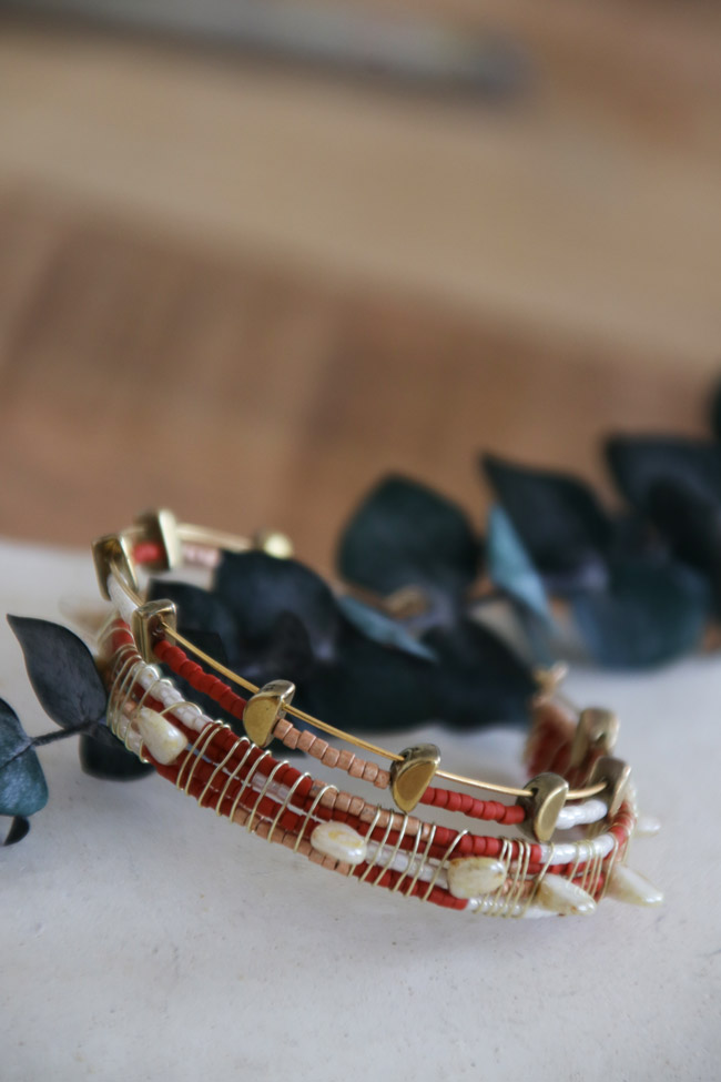 Schéma Bracelet multirang avec du fil mémoire et des perles miyuki delicas terracotta