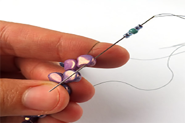 Bracelet DIY imitation serpent perles en verre Ginko et perles rocailles : Etape 4