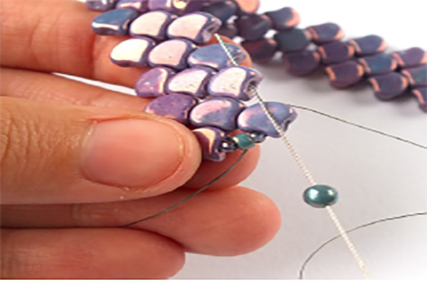 Bracelet DIY imitation serpent perles en verre Ginko et perles rocailles : Etape 9