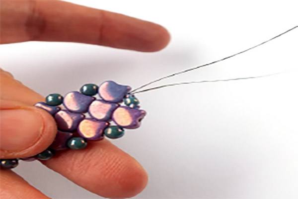 Bracelet DIY imitation serpent perles en verre Ginko et perles rocailles : Etape 17