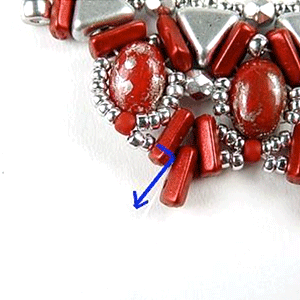 DIY Collier Pacôme en perles en verre Piros par Puca : Etape 27 DIY Collier Pacôme en perles en verre Piros par Puca : Etape 27