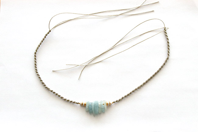 Collier fin aigue-marine et macramé : Etape 6