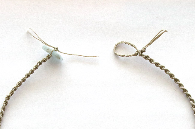 Collier fin aigue-marine et macramé : Etape 7