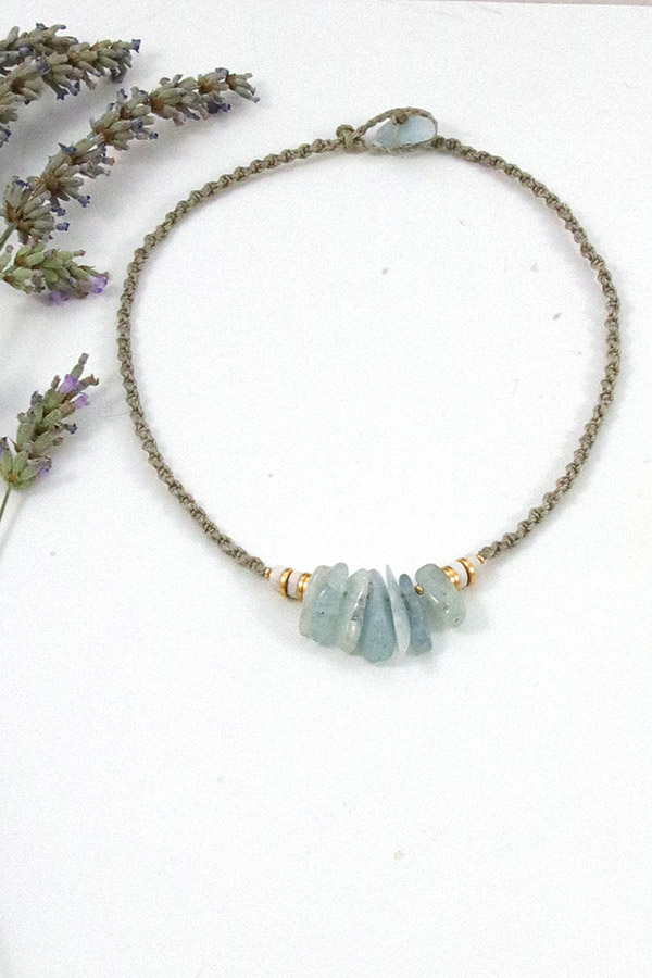 Schéma Collier fin aigue-marine et macramé