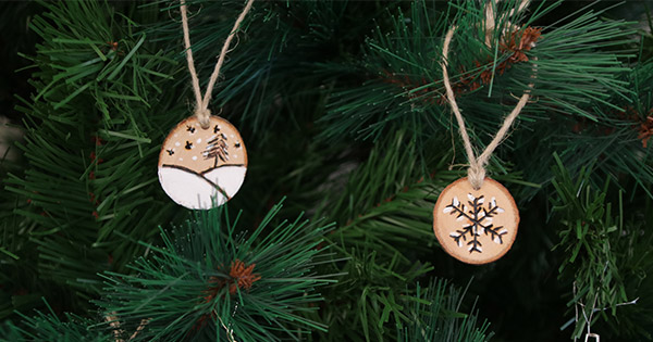 Suspensions de rondelles en bois pyrogravées