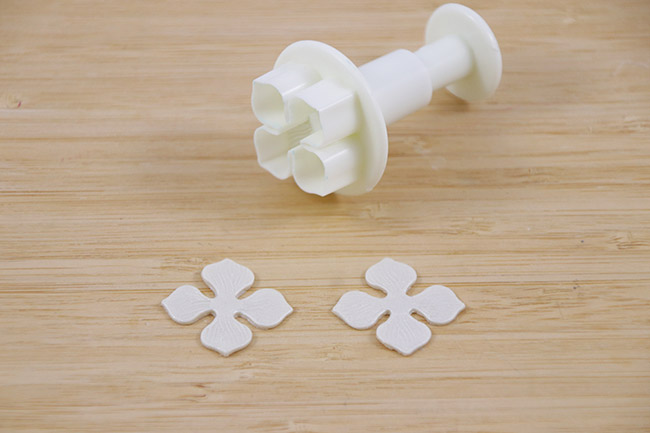 Fleurs d'hortensia en pâte polymère : Etape 2 Fleurs d'hortensia en pâte polymère : Etape 2