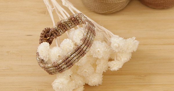 Schéma Bracelet macramé débutant fil brillant et fils Linhasita Schéma Bracelet macramé débutant fil brillant et fils Linhasita