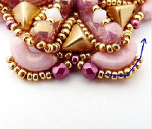 DIY Pendentif Thaïs en perles de verre Telos par Puca® : Etape 18