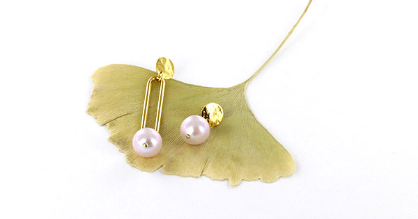 Boucles d'oreilles asymétriques nacrées PureCrystal